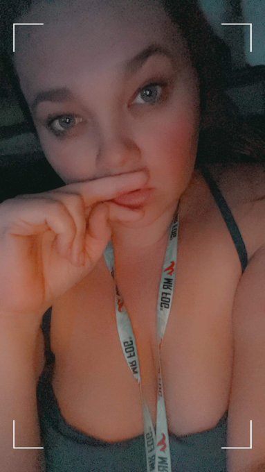 It&rsquo;s relapse hour. Time to send. I wanna see my cashapp match my followers by the time I wake up.  Findom