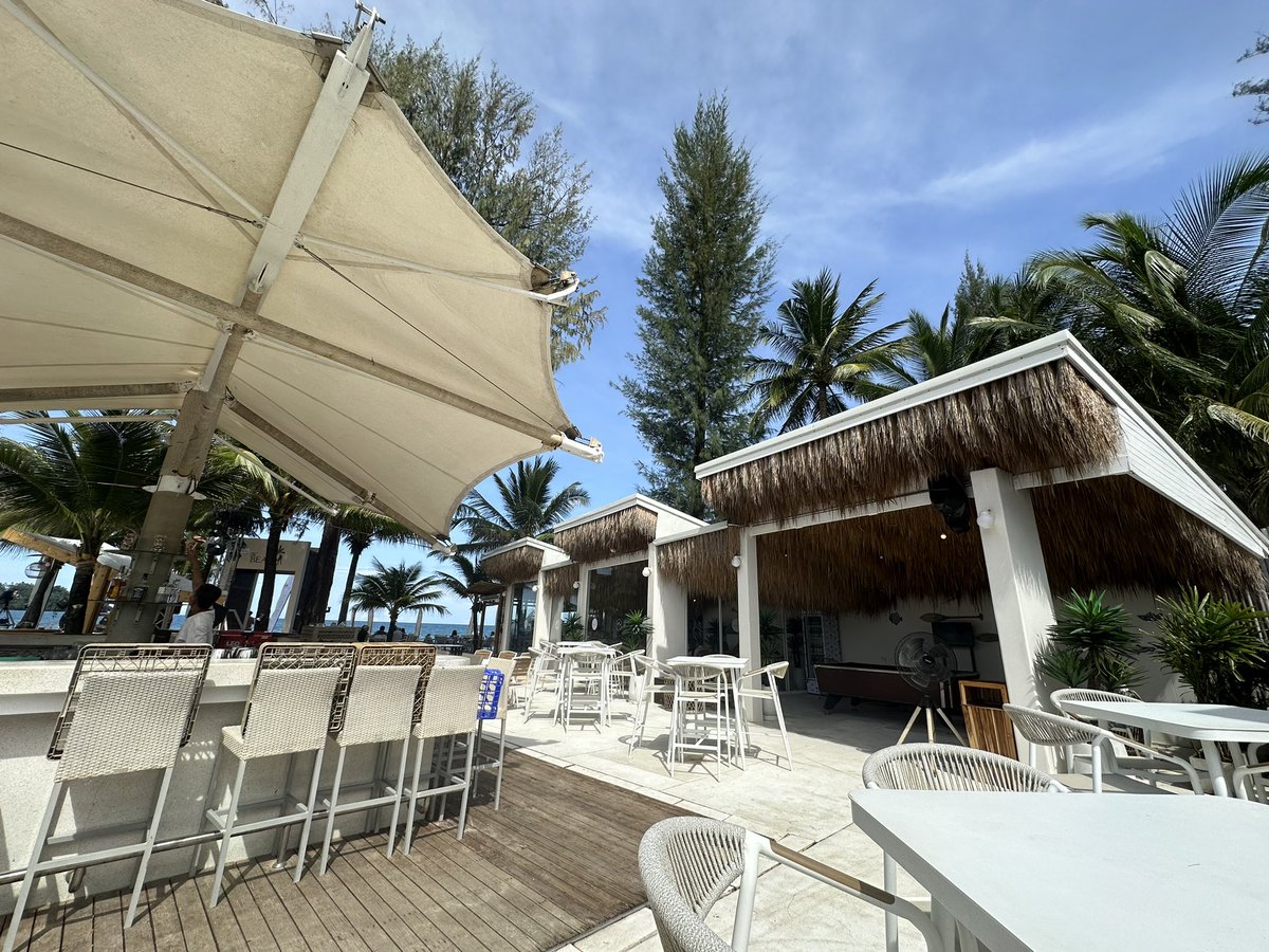 Relationtripsss's tweet photo. ไปจิบ #Starbucks ริมทะเล ที่ The Beach Phuket , Beach Club เปิดใหม่วิวปังมากกก ริมหาดบางเทา #ภูเก็ต พระอาทิตย์ตกโคตรสวยที่นี่ 
#ReviewThailand @Review_Thailand #เที่ยวภูเก็ต https://t.co/Xx9wsGxM9P