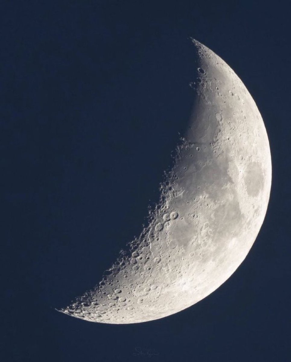M1ONLOVER's tweet photo. Where are the Moon lovers? https://t.co/aJjdL9XjPY