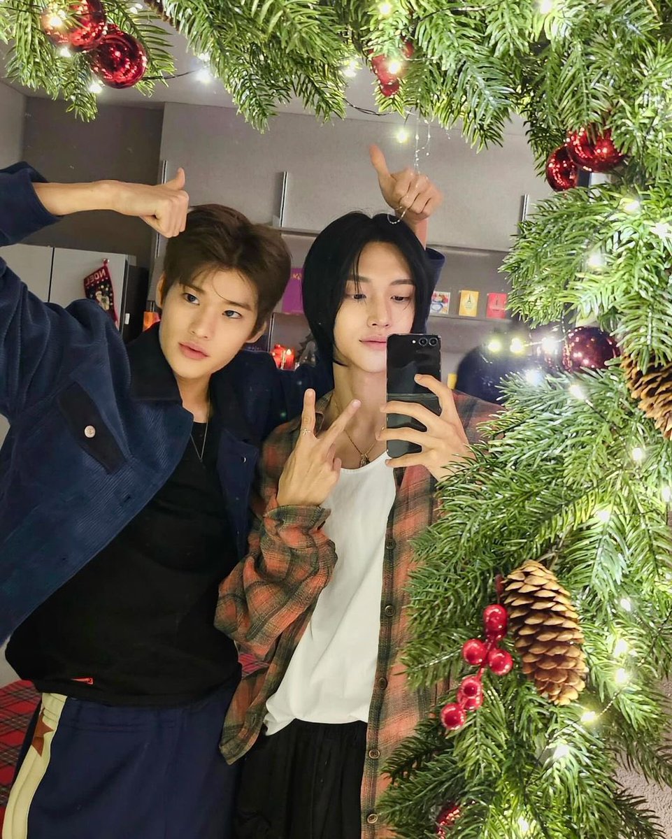 LEESOHEEFR's tweet photo. ⤿ 27.11.23 

Mise à jour de l'instagram de RIIZE avec Sohee et Wonbin (@WONBIN_france) !

« Noël arrive 🎅🎄 »

꒰ @RIIZE_official #TalkSaxy
#라이즈 #소희 ꒱ https://t.co/IyftxCmtAK