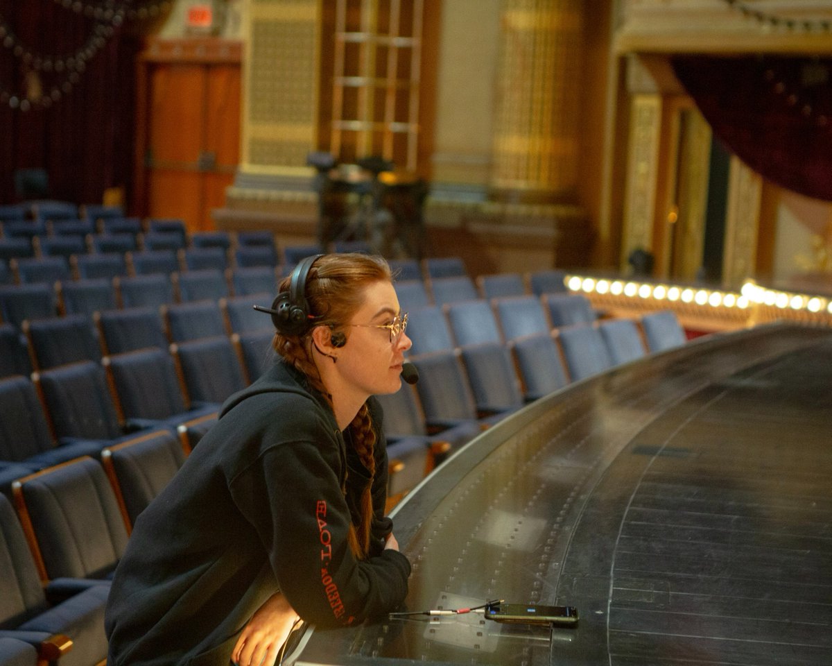MoulinMusicalAU's tweet photo. We're inviting students, teachers and people with transferable skills into the Regent Theatre to learn about the different technical backstage roles theatre has to offer, while hearing from the crew who work on the show.

#MoulinRougeTheMusical #GetTechnical #GlobalCreatures https://t.co/5V81QuNZPX