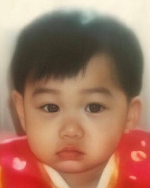 alwaysbyjongin's tweet photo. a thread of kim jongin, but he gets older as you keep strolling https://t.co/2GDhz7r69A