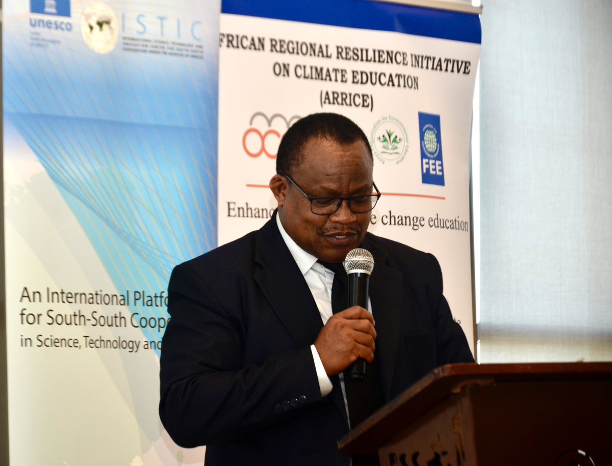 koeeorg's tweet image. Dr.James Njogu, HSC introducing KNATCOM to the participants
#ccekenya
@NatcomUnescoKe @istic_unesco @OfficeClimate