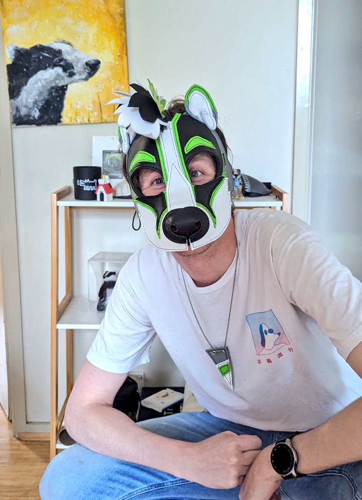 TheFlukeBadger's tweet photo. Thank you so much @ScrapYardLthr 

I am over the moon with my new hood 🥰🦡🦡🦡 https://t.co/2T0ZM7mS6o