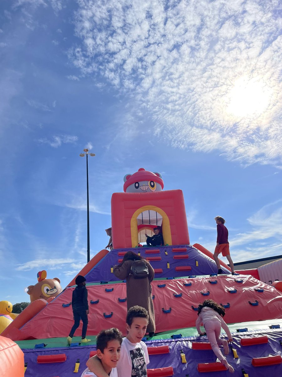 jonjonjohnston's tweet photo. #funbox #bouncehouse #bounce #slide #sliding #bouncepark #ninjawall #climbing https://t.co/7XuKCSupKO