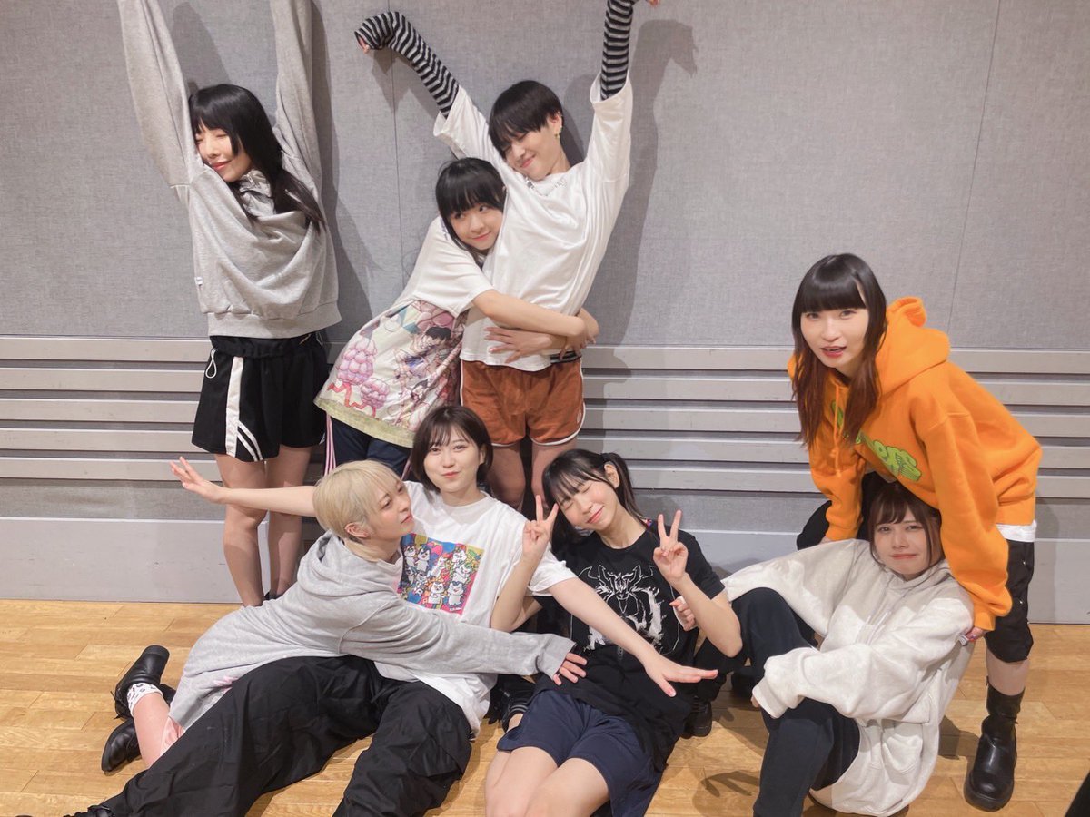 dempagumi's tweet photo. ◤◢◤📣いよいよ明日📣◢◤◢
#でんぱ組.inc KT Zepp Yokohamaワンマンライブ💫
⚡️一般チケット【本日23:59】迄🚨
⚡️新グッズ発売
⚡️Blu-ray/LP販売は【会場限定】私服チェキ付き
https://t.co/0oqbVhNudi
#dotyellweb 限定オフショット🔻
https://t.co/6HyZwDSlBU
#でんぱのパワーでひとつになろう https://t.co/8pXl8mQiDM