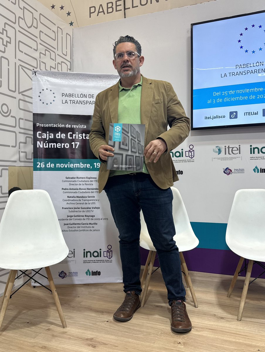 EduardoArriola's tweet photo. Hoy en la @FILGuadalajara en el #pabellondelatransparencia se realizó la presentación de la revista caja de cristal #17 gracias por la oportunidad de ser nuevamente dictaminador ya por 10 ediciones consecutivas! Animas! #PoderSaber #PDP https://t.co/JHQaVRhP7p