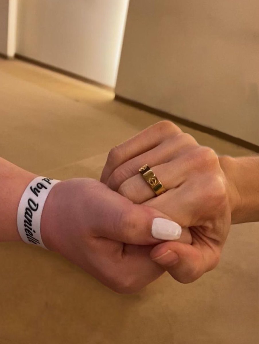 seattlequeers's tweet photo. «i remember and she was like “here you can have it”. i wear it because it’s a reminder of all the love the fans show and have for me»

there's a whole story behind that ring, but what i want to say is that this girl is so special and precious and we don’t deserve her🤍
#station19 https://t.co/FXInganCfz