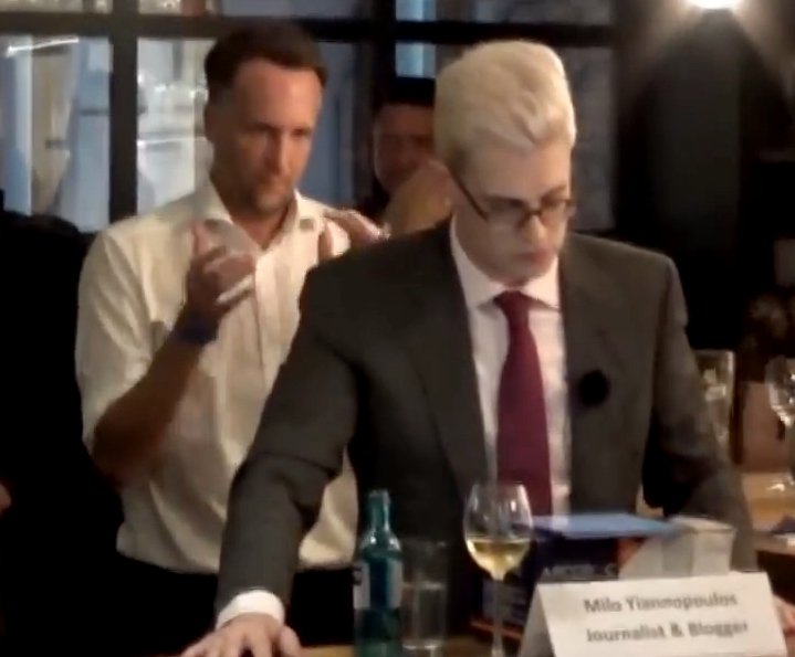 WahnSager's tweet photo. @RitterinVomNi Höcker - ist das dieser ehemalige #werteunion Sprecher, der 2019 auf einer rechtsranzig besetzten, AfD-nahen Veranstaltung, dem far right Ex-Breitbart "Journalisten" #Yiannopoulos mehrfach applaudiert hatte🤔? https://t.co/s6HurKbp03