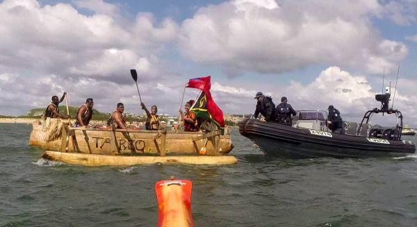 Earth1stlinda2's tweet image. Here's @BillRyan1922 after TAG swamped his raft &amp;amp; put him in the middle of the channel.

#BeLikeBill
#PeoplesBlockade 
#ShiftthePower 
#RisingTide 

@JoshFox