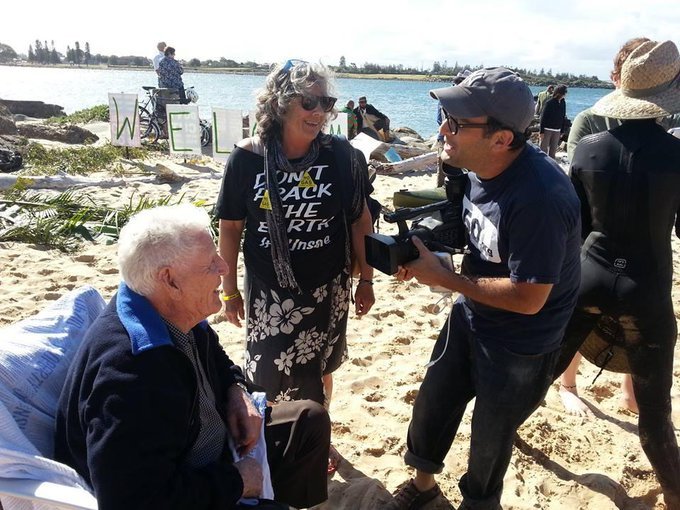 Earth1stlinda2's tweet image. Here's @BillRyan1922 after TAG swamped his raft &amp;amp; put him in the middle of the channel.

#BeLikeBill
#PeoplesBlockade 
#ShiftthePower 
#RisingTide 

@JoshFox