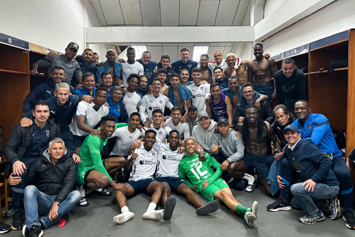 LDU_Oficial's tweet photo. ¡Vamos por un nuevo objetivo! 👊😁

#EstoEsLIGA ⚪️🔴⭐️⭐️⭐️⭐️⭐ https://t.co/ajDDia07qN
