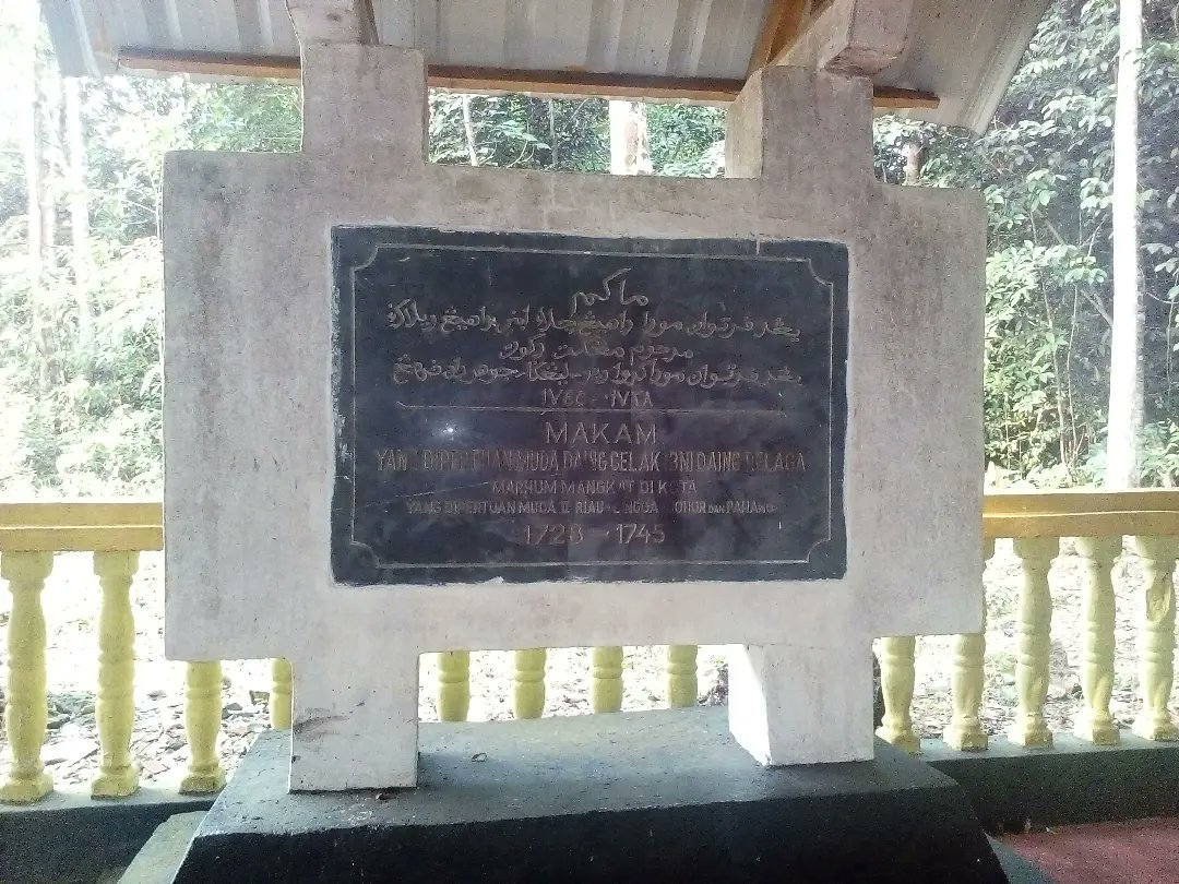 heritage_siak's tweet photo. SIAK - SELANGOR ADALAH BERSAUDARA
(ZIARAH MAKAM MOYANG SULTAN SELANGOR) 
🙏🙏🙏

------

JEJAK WARISAN KESULTANAN JOHOR RIAULINGGA PAHANG 

Assalamualaikum sahabat dan rakan - rakan..
Hari ini Admin muatnaik berziarah makam Daeng Celak. Siapakah Daeng Celak? https://t.co/deG8qXK9zj