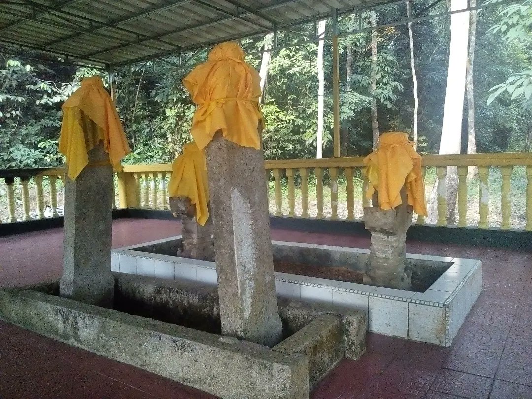 heritage_siak's tweet photo. SIAK - SELANGOR ADALAH BERSAUDARA
(ZIARAH MAKAM MOYANG SULTAN SELANGOR) 
🙏🙏🙏

------

JEJAK WARISAN KESULTANAN JOHOR RIAULINGGA PAHANG 

Assalamualaikum sahabat dan rakan - rakan..
Hari ini Admin muatnaik berziarah makam Daeng Celak. Siapakah Daeng Celak? https://t.co/deG8qXK9zj