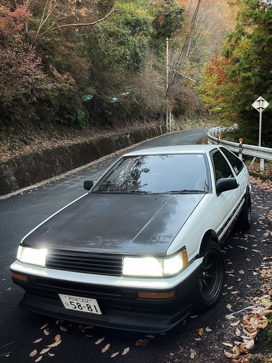 KillianOBrien6's tweet photo. 京都❤️🍂

This car has proved able and very enjoyable on the winding mountain roads.

#AE86 #LEVIN #GTAPEX #紅葉狩り #京都 https://t.co/Q54ijkEjiI