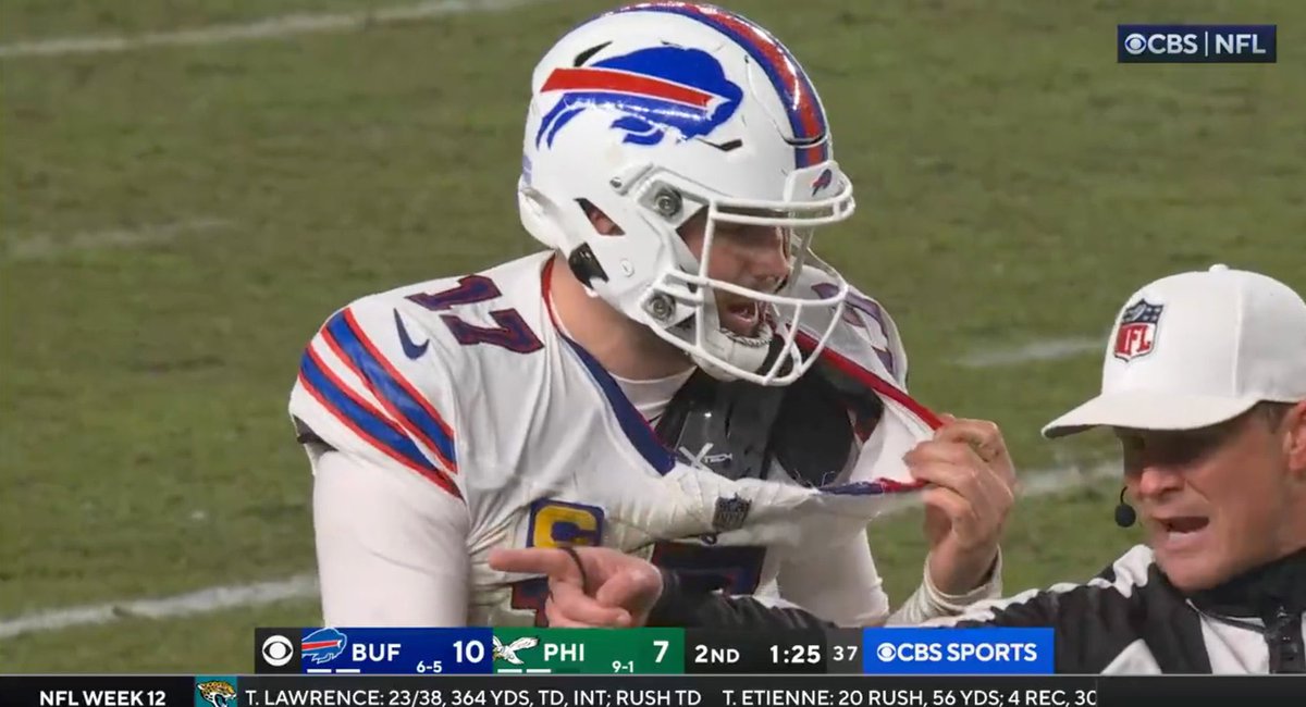 PolymarketBlitz's tweet photo. 𝐏𝐞𝐧𝐚𝐥𝐭𝐢𝐞𝐬/𝐘𝐚𝐫𝐝𝐬 𝐟𝐨𝐫 #𝐁𝐢𝐥𝐥𝐬 𝐯𝐬 #𝐄𝐚𝐠𝐥𝐞𝐬

Eagles        4/30
Bills             11/80

There were SEVERAL missed penalties on the Eagles.

This has been a common theme as the Eagles had ZERO penalties called against them at home against the #Dolphins

Is there home cooking going on in Philly?