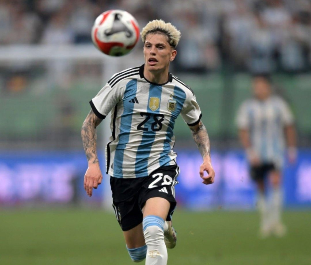 Aaroncitoito's tweet photo. @JoseLorenzo1009 Todos los argentinos lo pedimos a la selección 🇦🇷🌟🌟🌟 https://t.co/NN1FrUEglw