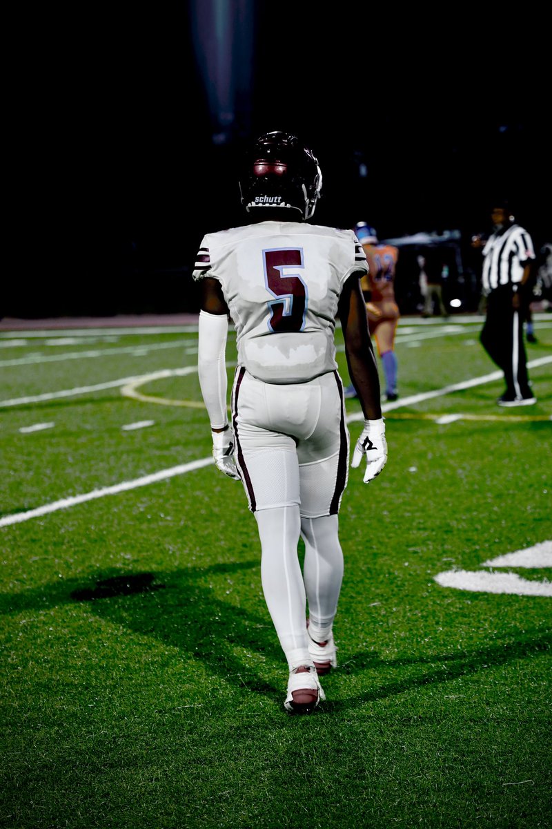 hudl.com/v/2MCHxm

56 Tackles
16 TFL
3 Sacks
4 Hurries
4 PBU
1 Int
1TD