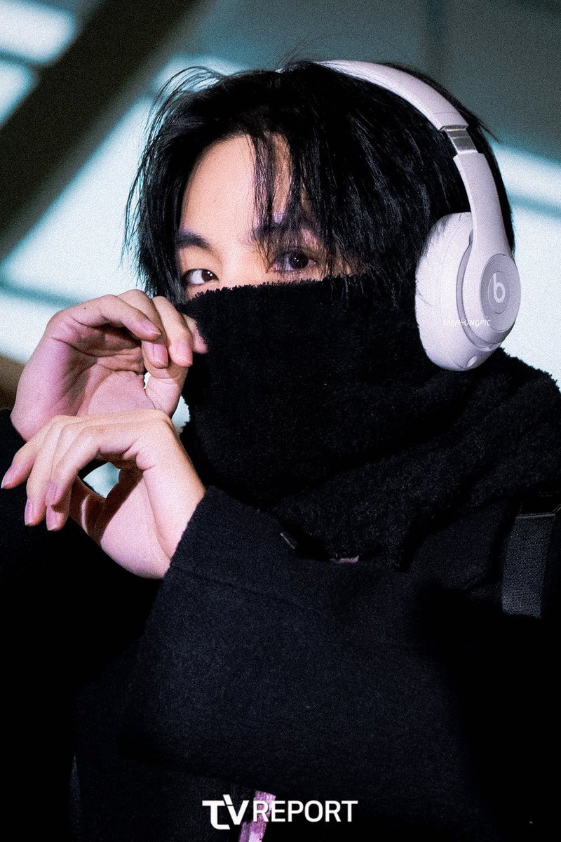 taehyungpic's tweet photo. 🧸🖤 https://t.co/Wis6OXj1Sw