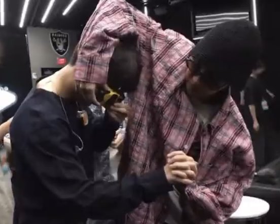 jmfolder's tweet photo. omg the jihope holding hands pics,, look how hobi helped him take the pictures 😭😭😭 https://t.co/7kpf6Rfiux