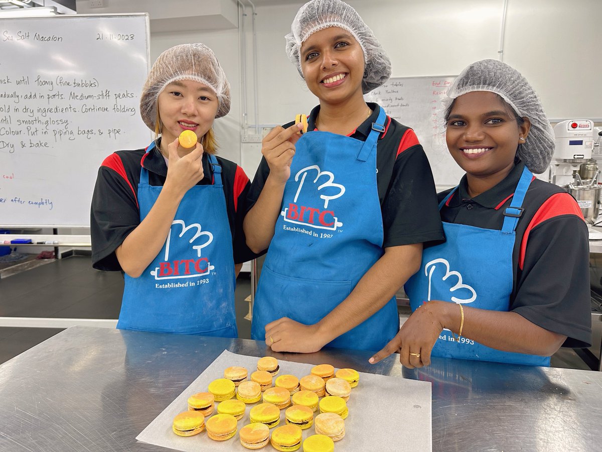bitc_official's tweet image. Colourful Creations:
BITC Students' Journey in Macaron Mastery 2023 bitc.edu.sg/dip.../diploma…
#BITC #quickbakes #Macaron #PatisserieAndBaking #MacaronMasters #BakingJourney #PastryArts #TeamworkMakesTheDreamWork 📷📷