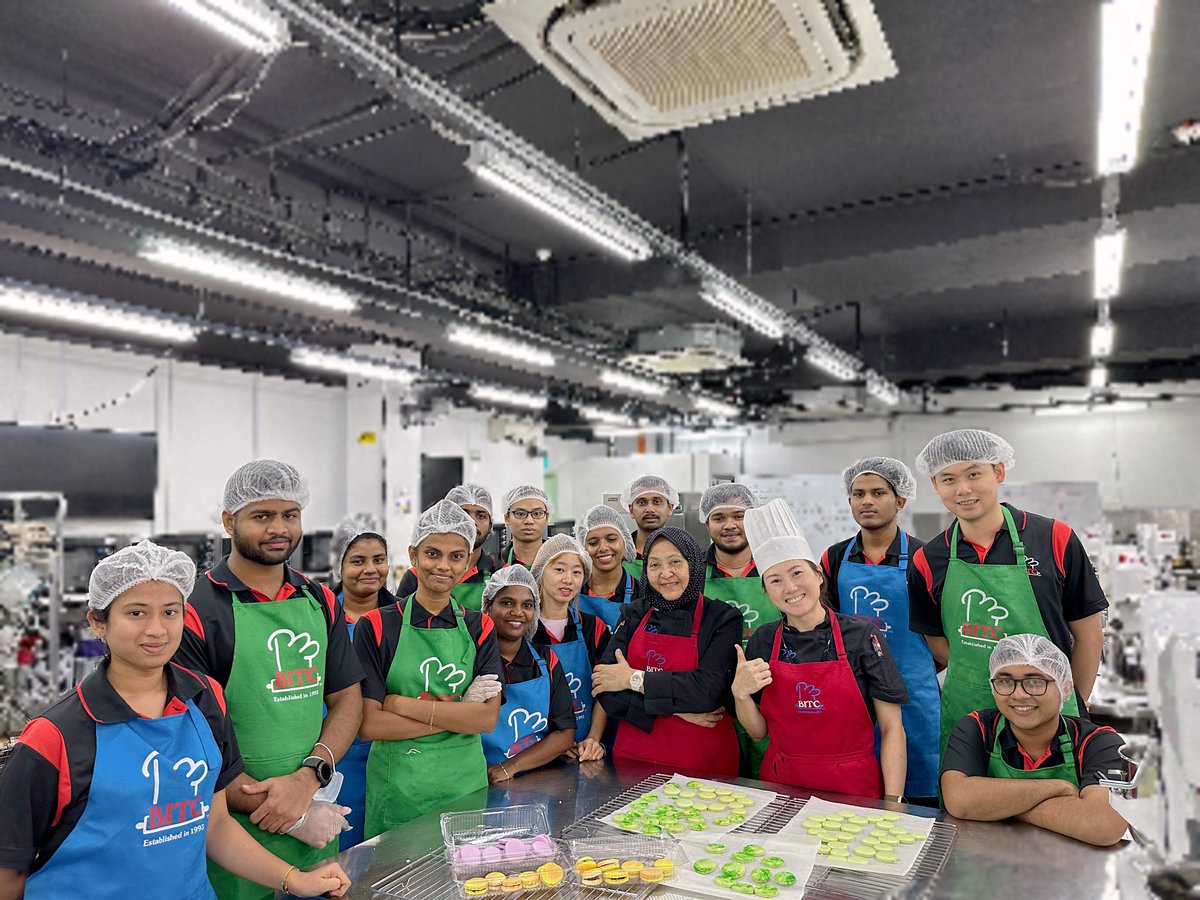 bitc_official's tweet image. Colourful Creations:
BITC Students' Journey in Macaron Mastery 2023 bitc.edu.sg/dip.../diploma…
#BITC #quickbakes #Macaron #PatisserieAndBaking #MacaronMasters #BakingJourney #PastryArts #TeamworkMakesTheDreamWork 📷📷