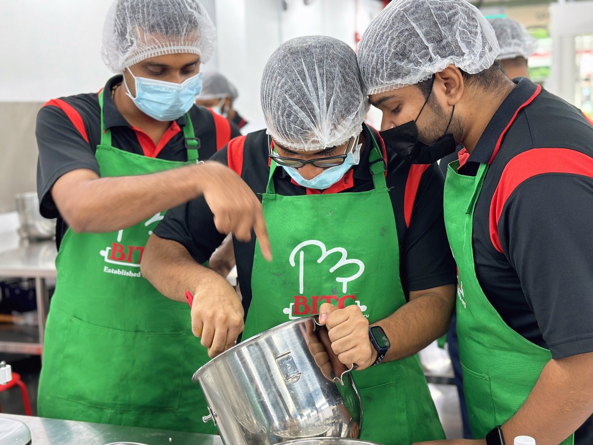 bitc_official's tweet image. Colourful Creations:
BITC Students' Journey in Macaron Mastery 2023 bitc.edu.sg/dip.../diploma…
#BITC #quickbakes #Macaron #PatisserieAndBaking #MacaronMasters #BakingJourney #PastryArts #TeamworkMakesTheDreamWork 📷📷