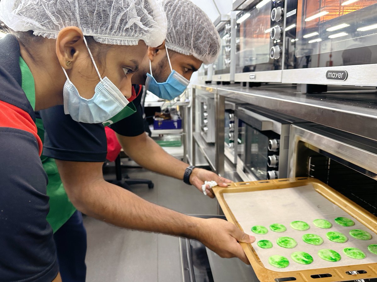 bitc_official's tweet image. Colourful Creations:
BITC Students' Journey in Macaron Mastery 2023 bitc.edu.sg/dip.../diploma…
#BITC #quickbakes #Macaron #PatisserieAndBaking #MacaronMasters #BakingJourney #PastryArts #TeamworkMakesTheDreamWork 📷📷