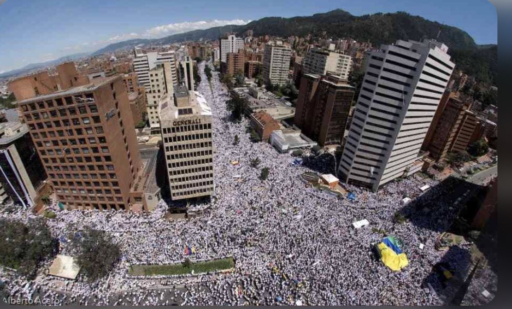 jarizabaletaf's tweet image. El  “Fuera Petro” de los estadios, deberá trasladarse a las calles de Colombia. 

El “fuera petro” superará  la marcha contra Farc 

¿Quienes se sumarían? 🇨🇴