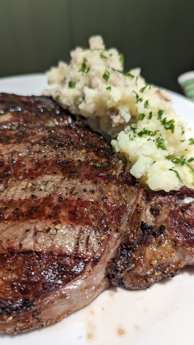 TellSimon's tweet photo. AAA Prime Rib Griller &amp; Country Garlic  Mash.  And yes, there were grilled veggies tonight.

#sundaydinner #homecook https://t.co/9dkKMrbtow