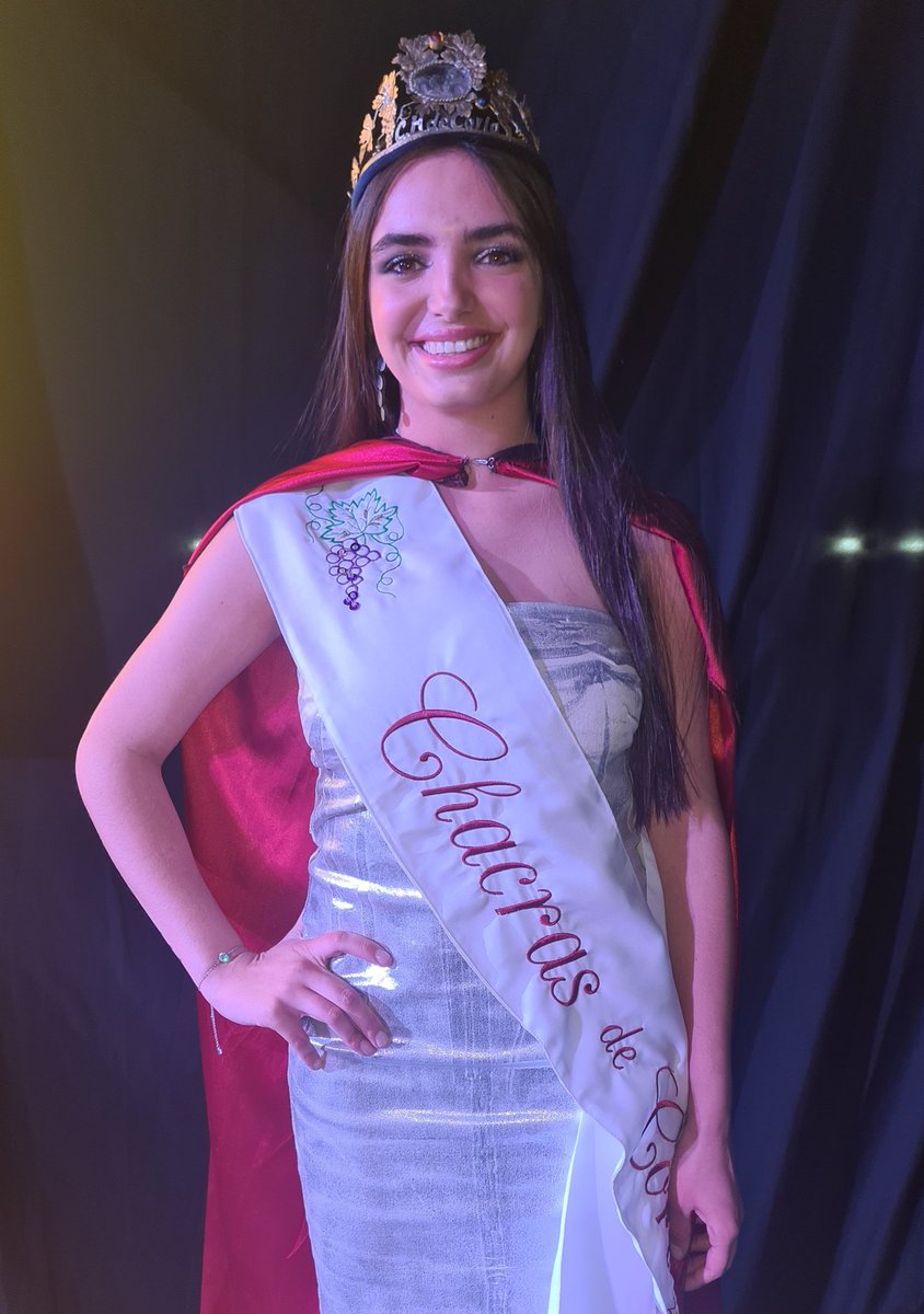 Vendimia | Chacras de Coria

#ChacrasDeCoria tiene nueva Reina de la Vendimia 2024 👑.

Te presentamos a María de la Macarena Duo, tiene 18 años de edad, se encuentra cursando el primer año de Odontología y su pasatiempo favorito es bailar danza clásica 🍇.

#LujánHaceBien