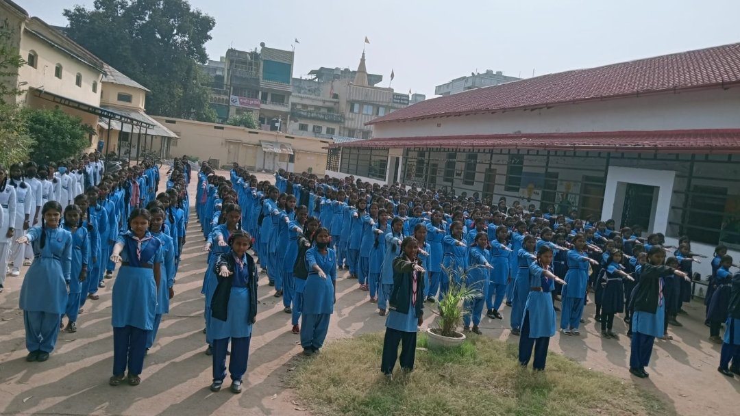 NischayMr's tweet photo. Samvidhan divas 26/11/2023 govt MLB girls higher secondary school jagdalpur 1 https://t.co/G2VgIFaMAV