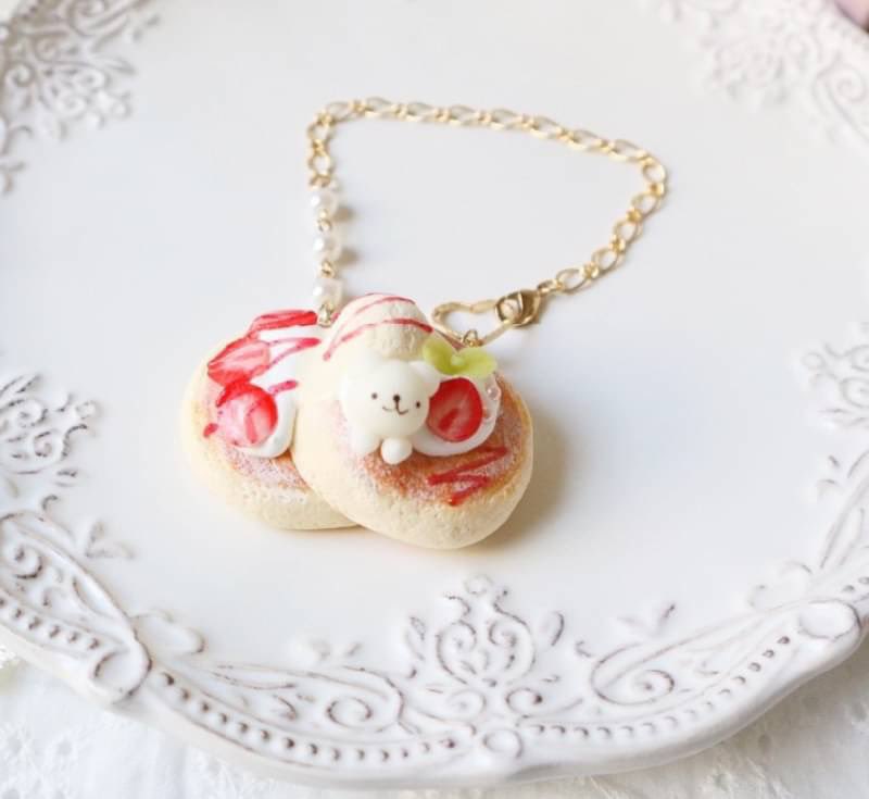 S_flower0123's tweet photo. 12/6～12/13日  出展
Twinkle sweets!
作家紹介⑤

@appletea_aloha さん
くまちゃんといちごのふんわりパンケーキ♡バッグチャーム

@hanakash1 さん
チョコチップクッキーのバッグチャーム

@saphir_0906 さん
食べかけパンケーキ

詳しくは
@macaron_miluku さんのブログを
https://t.co/KOH4yAegsX https://t.co/sOSTgaTTFJ