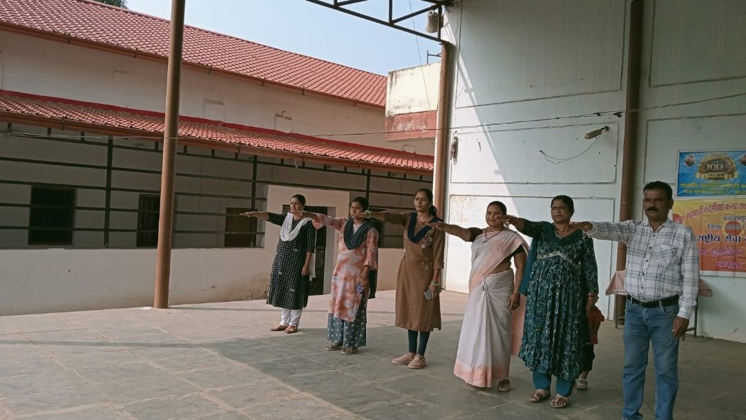 NischayMr's tweet photo. Samvidhan divas 26/11/2023 govt MLB girls higher secondary school jagdalpur 1 https://t.co/G2VgIFaMAV