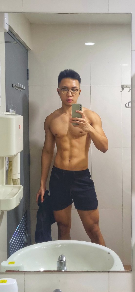 Hi, introducing short hair. Do you like it? 👀