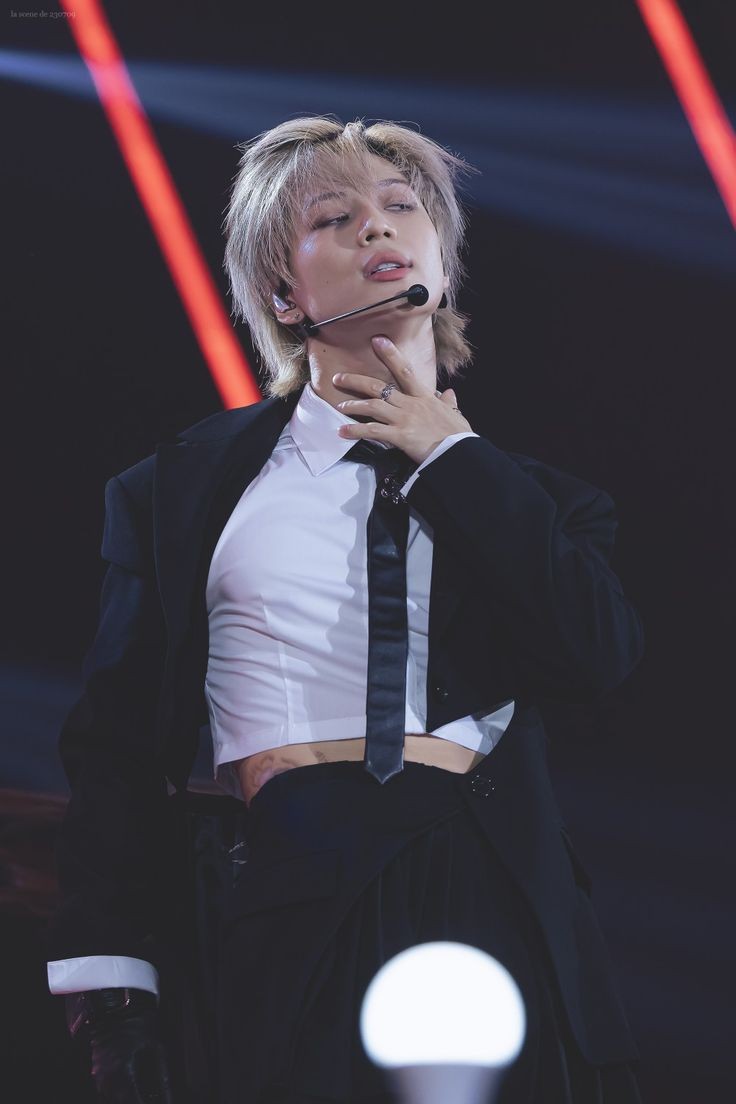 이제 다시는 볼 일 없는 에이블리 알파남 착장 계속 바라보는 중... 내 인생착장인데 진짜 실물로 보고 싶다 하...