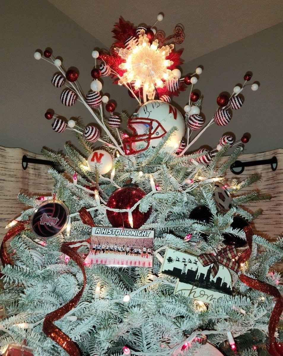 __mikebradley__'s tweet image. Unofficially the OFFICIAL tree of UNL🤣. Steph let Kaiden and I decide the theme for this year&apos;s Christmas tree and then knocked it out of the park.She handmade a lot of the ornaments and it&apos;s amazing.Happy Holidays! GBR!❤️🎄🧑‍🎄 @Smoocher8111 @KaidenBradley15  @alexis_bradley8