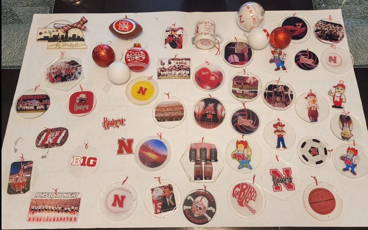 __mikebradley__'s tweet image. Unofficially the OFFICIAL tree of UNL🤣. Steph let Kaiden and I decide the theme for this year&apos;s Christmas tree and then knocked it out of the park.She handmade a lot of the ornaments and it&apos;s amazing.Happy Holidays! GBR!❤️🎄🧑‍🎄 @Smoocher8111 @KaidenBradley15  @alexis_bradley8