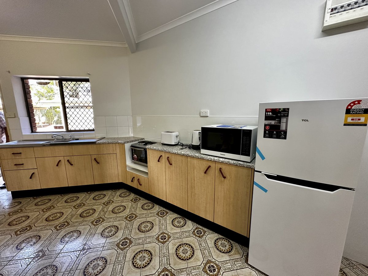 This former police accommodation will soon be used to help Queenslanders in need.
 
While we get on with our big housing build, we’re also giving 18 rooms in Cairns some TLC, with new whitegoods and kitchenettes for the first residents to move in before Christmas.