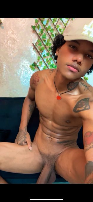 Good night 🥺https://t.co/dWNoGSEx13 https://t.co/YlH8doFlUe