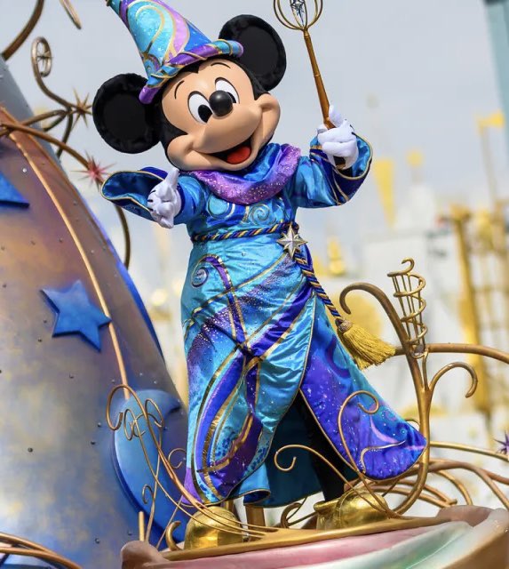 PixieDustVibes's tweet image. I’m sorry but whatever they covered the Disneyland Small World Streaker with is giving me Magic Happens vibes with the colors. 😂