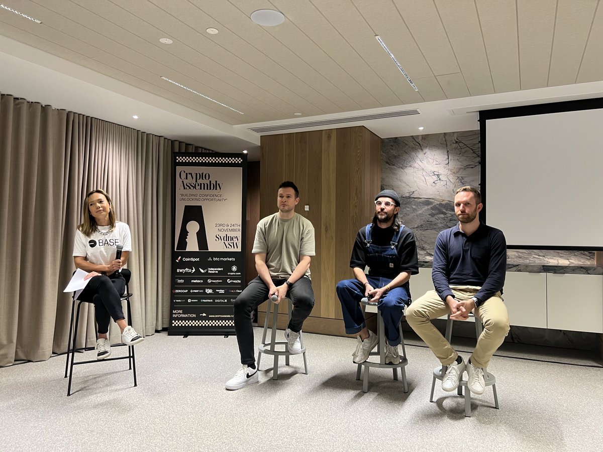 Taking Upside on the road was a blast! Builders Workshop as part of #CryptoAssembly had great feedback and loved having so many of our Upside HQ members, DAO members and investments like @swellnetworkio & @blockearner involved 🙌 Thanks to @helixco_ & @blockchain_apac 🤝