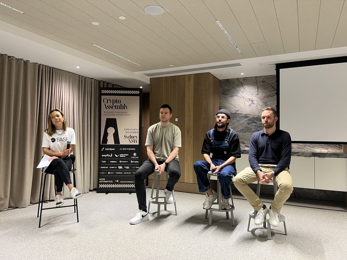 0xUpside's tweet photo. Taking Upside on the road was a blast! 

Builders Workshop as part of #CryptoAssembly had great feedback and loved having so many of our Upside HQ members, DAO members and investments like @swellnetworkio &amp; @blockearner involved 🙌

Thanks to @helixco_ &amp; @blockchain_apac 🤝 https://t.co/v45nBrlDzy