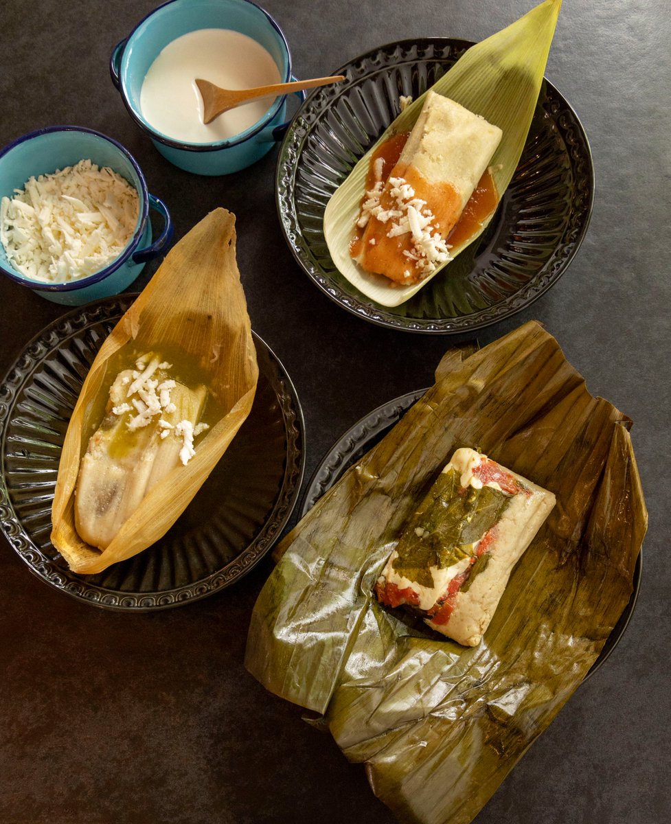 AZUL_CDMX's tweet photo. La carta de Azulísimo es un homenaje a la gastronomía de la CDMX, te invitamos a disfrutar la selección de tamalitos que el chef Zurita eligió para esta carta. Conoce más en https://t.co/Yd31tZYp5V https://t.co/sB62V3UcxH