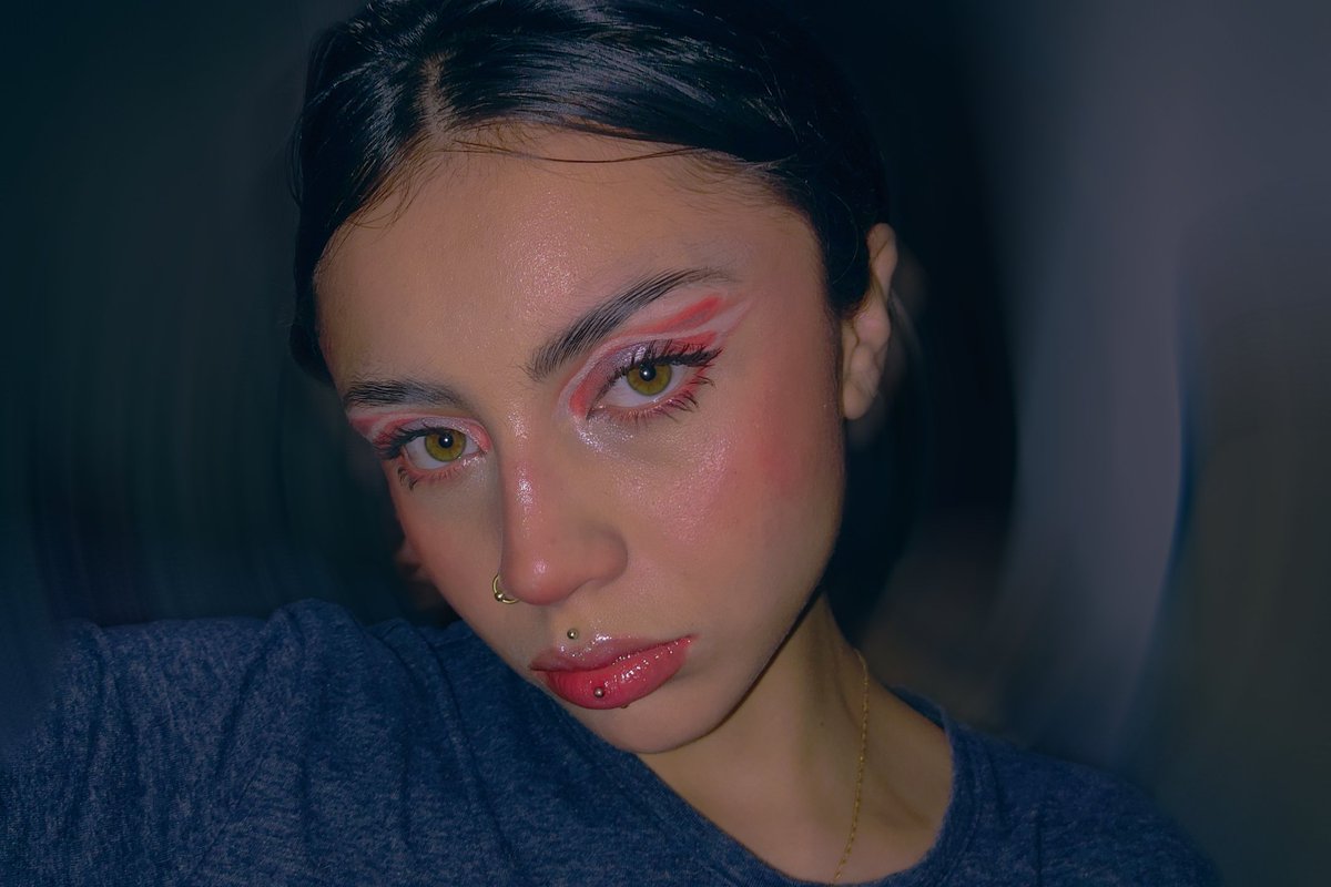 KittyQrious's tweet photo. Tu mua de confianza 🫵🌌
Bonita en cualquier ocasión
Ocasión: dormir

#makeup #makeuplooks #maquillaje #cute #Fairy https://t.co/bF2wdl96xe
