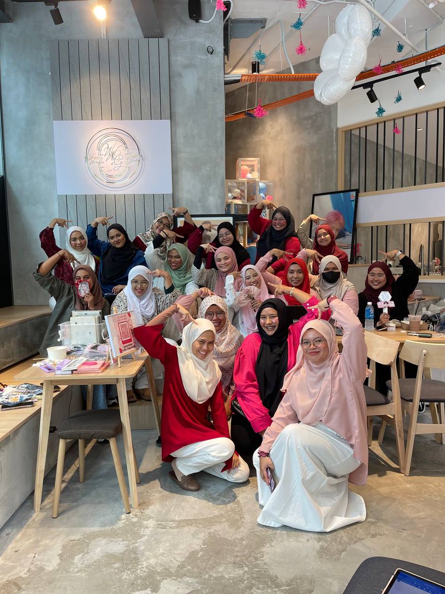 Chandyo4's tweet photo. #StayWithLoey #HappyLoeyDay #HappyChanyeolDay #SweetCherryBossDay 
#체리대장_찬열_HBD
#HappyChanyeolDay
Add 1 more memories day's. Tq girls😍😍🤗 https://t.co/PruW5OidW3