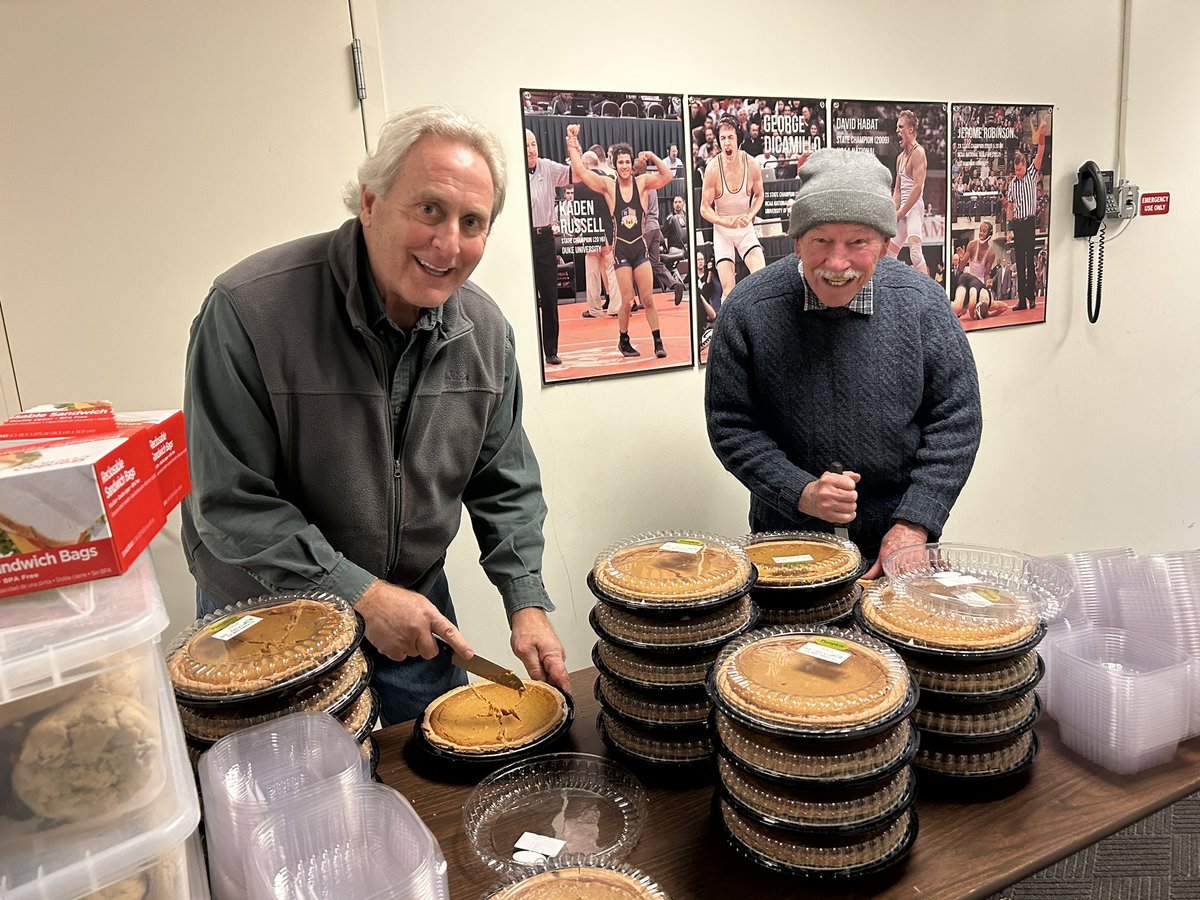 #1093 - Thanksgiving Labre 

•22nd year of Labre 
•Mike Grogan’s 89th birthday
•A delicious meal 
•Matthew 25 gospel reading 

What a night!