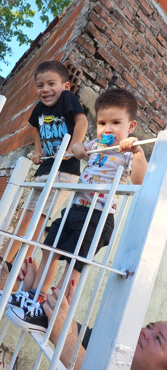 Nuria_chivel's tweet photo. Enamorada de este par, los amo con mi vida hermosos 😍❤❤ https://t.co/VFj2RjPKKA