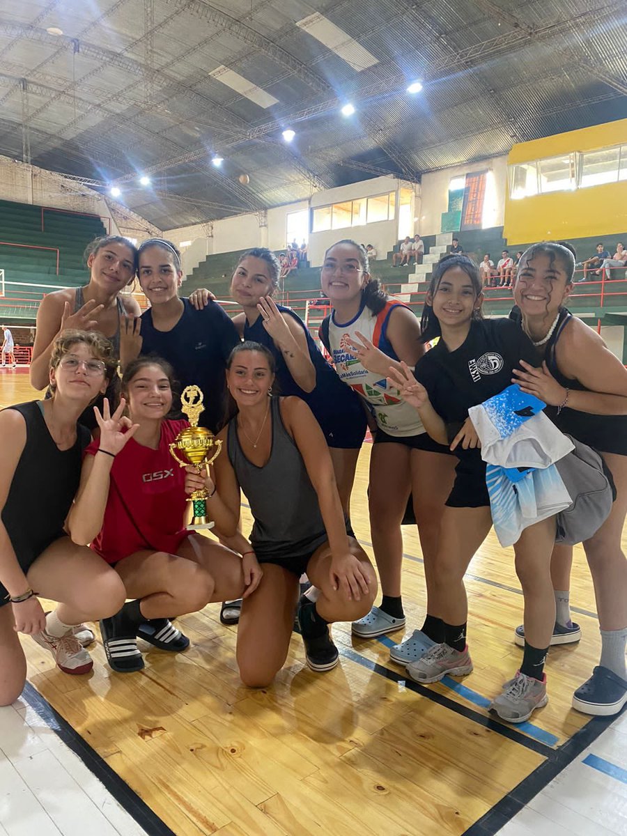 WillyCollinet's tweet photo. #VamosBarraca 👏🏐

Las chicas de Voley del Club salieron terceras en el provincial sub 16. Estamos muy orgullosos de ustedes! 💪 https://t.co/wXnuVrP9Q2