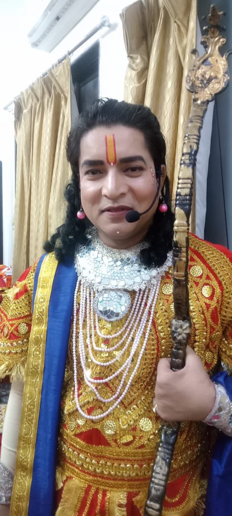 dixit_actor's tweet photo. हे माँ 🙏! 
प्रभु श्रीराम के किरदार करने का सौभाग्य कुछ लोग को ही प्राप्त होता है। आज मैं धन्य हो गया। आप सब अपन आशीर्वाद बनाये रखे। 

जय श्रीराम।। 🚩 https://t.co/WRMLU3TOBM